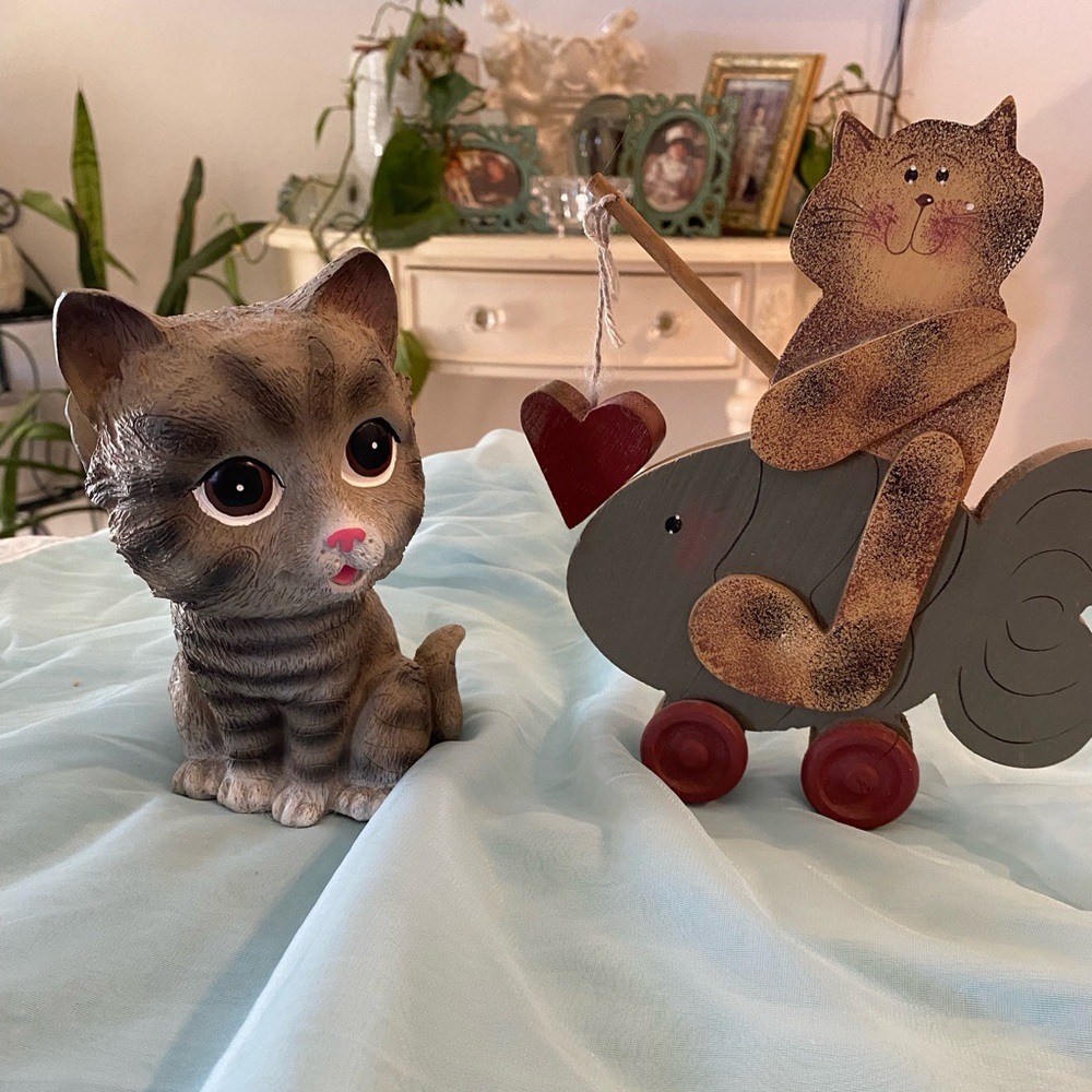 CAT FOLK ART & CAT BANK/GLASSES HOLDER
